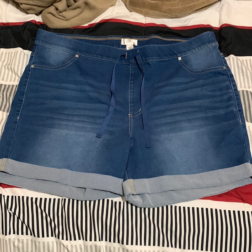 Jean shorts, never worn was too small